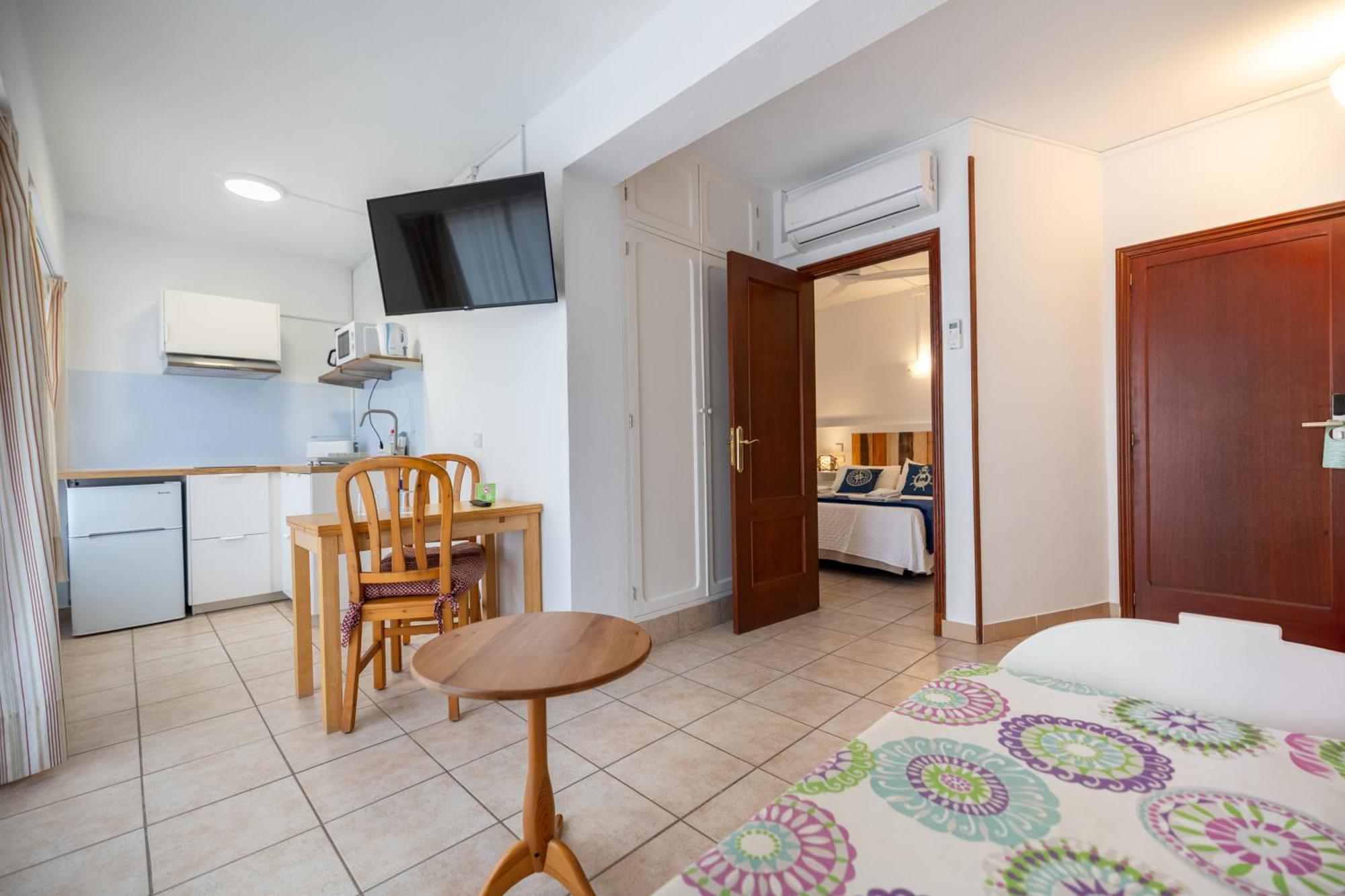 Hostal Doris - Adults Only Colonia de Sant Jordi Quarto foto