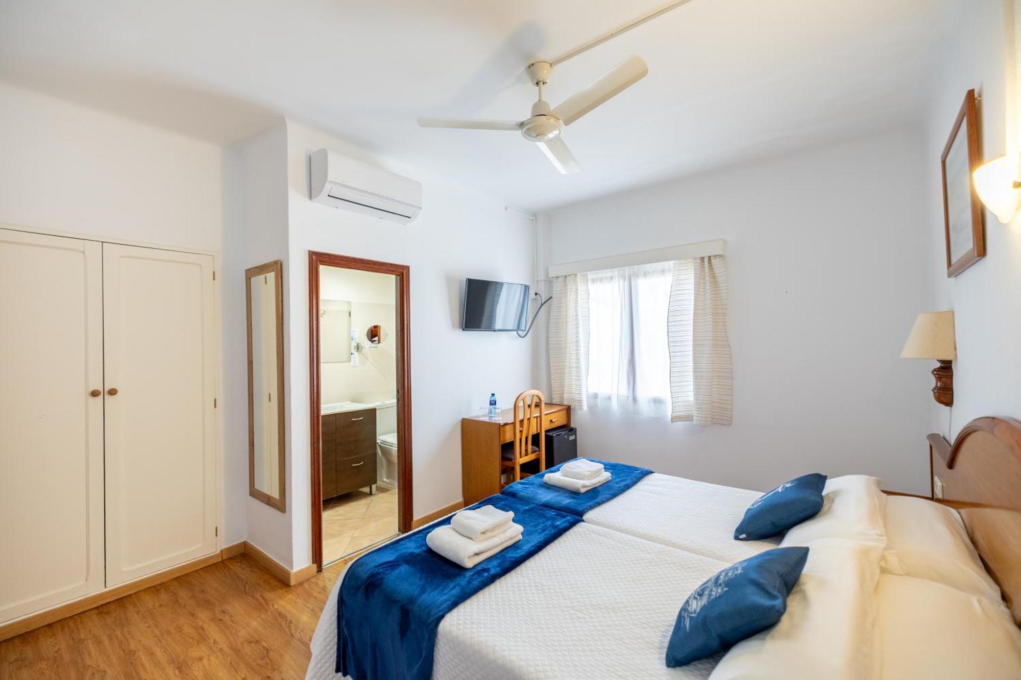 Hostal Doris - Adults Only Colonia de Sant Jordi Exterior foto